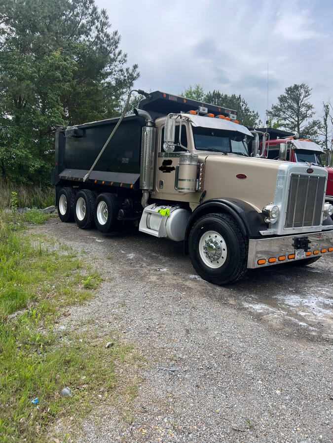 Washing peterbilt dump truck by shiny side up truck wash