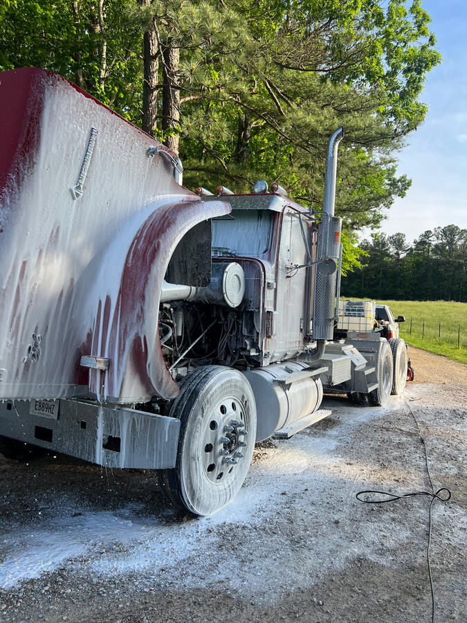 Washing international eagle by shiny side up truck wash