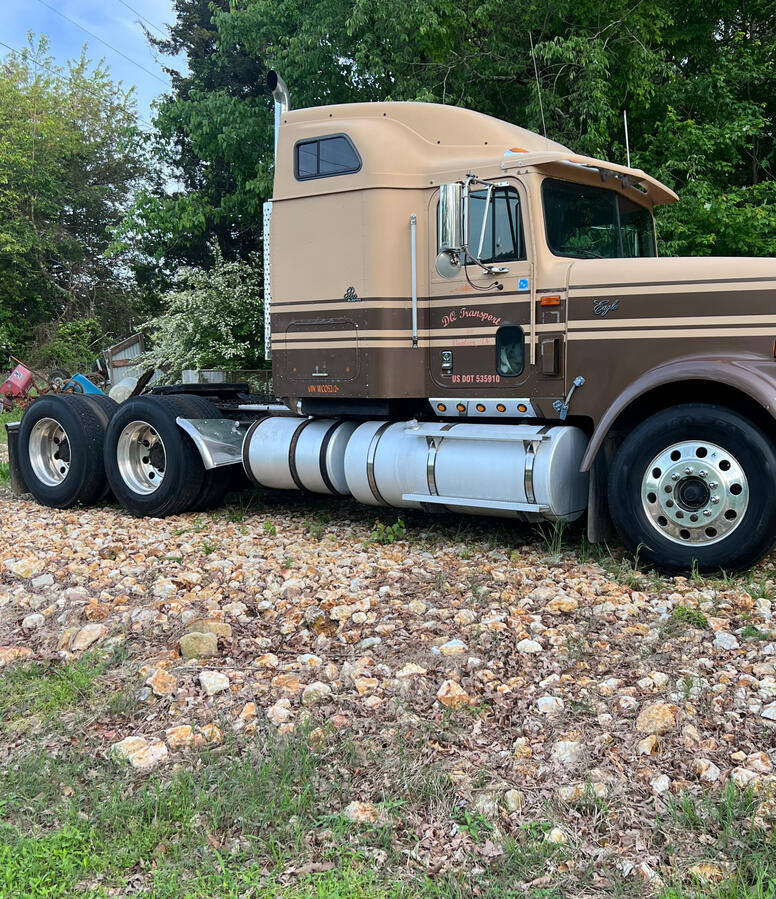 Clean sleeper international eagle by shiny side up truck wash
